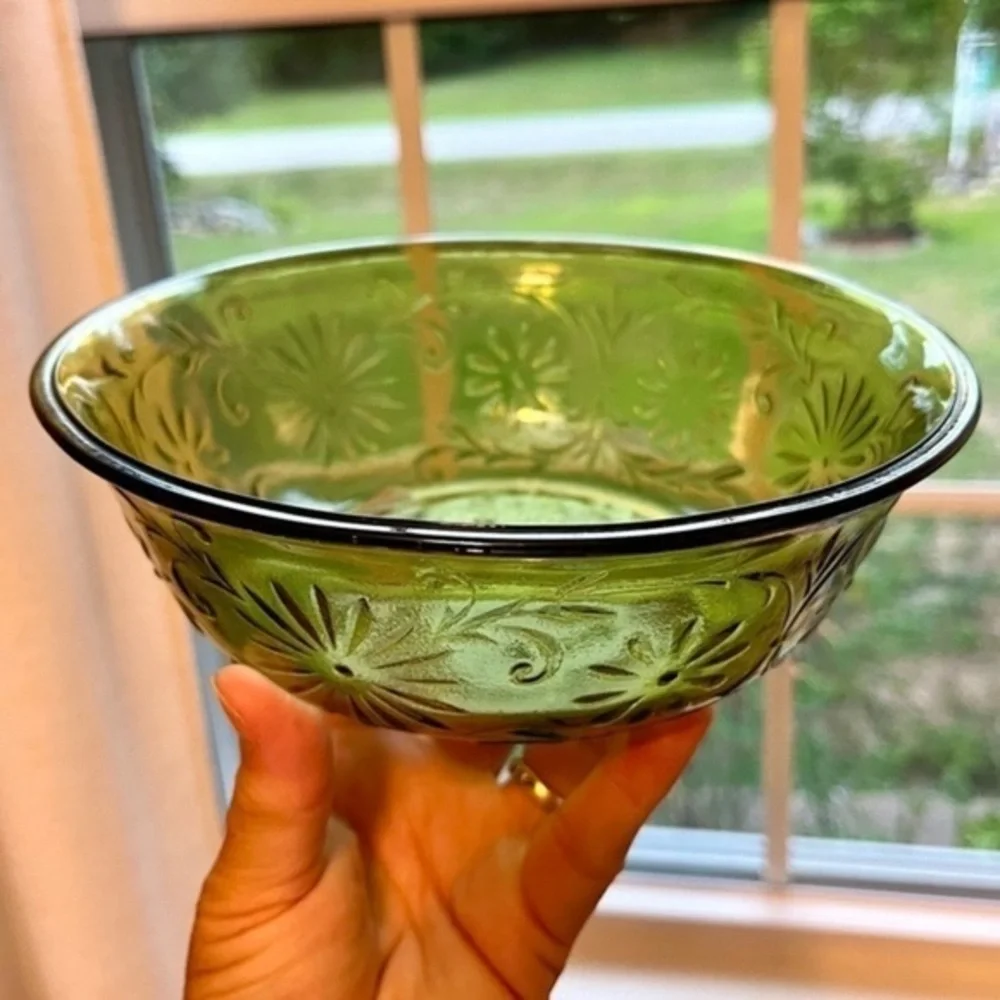 Vintage 1979 FTD Olive Green Glass Bowl Daisy Pattern 7.5”